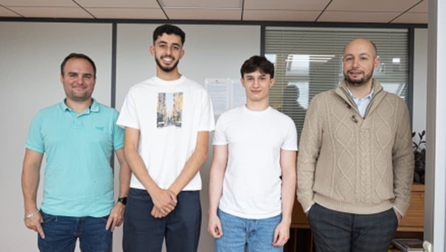 Ziyad Belaidi et Joss Acosta, sur le podium étudiant des Bunker Games organisé par la startup cybersécurité Bunkerity sur Agen.