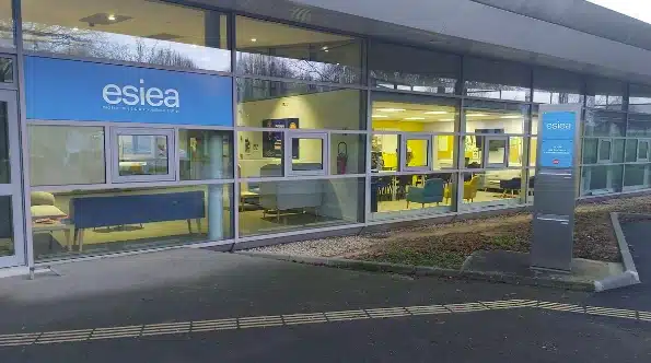 Dans les locaux de L’ESIEA à Laval avant les portes ouvertes