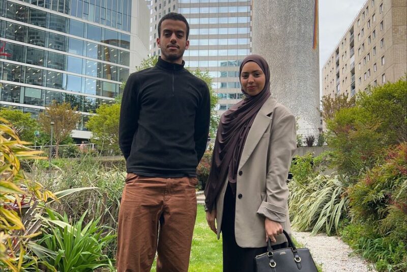 Mohamed Bekhtaoui et Chahinez Cherifi, étudiants à l'Esiea, ont imaginé des lunettes capables de guider les personnes aveugles moins chères que celles déjà sur le marché.