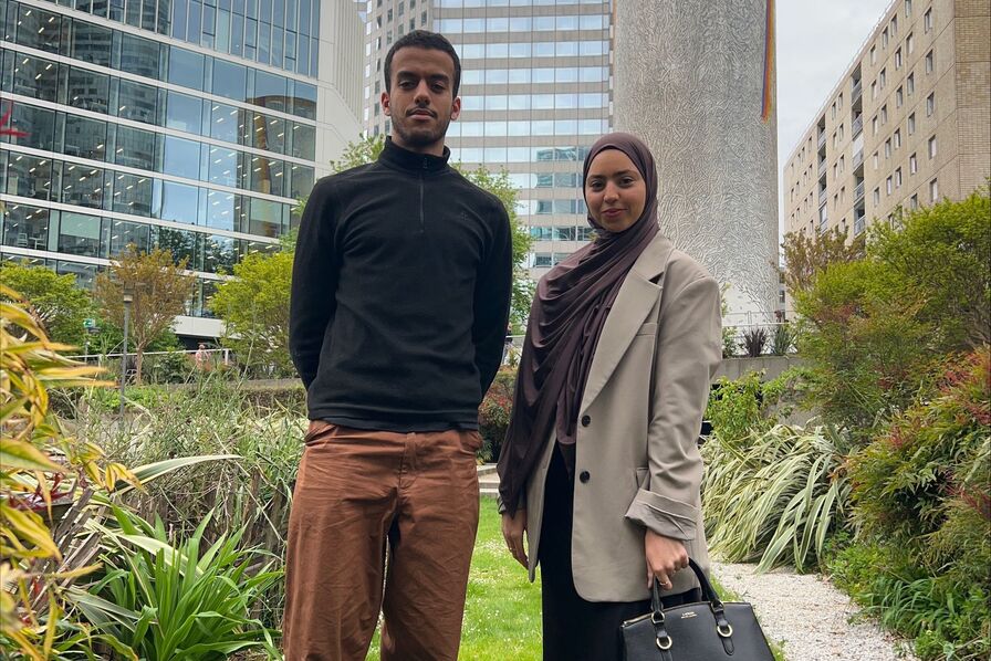 Mohamed Bekhtaoui et Chahinez Cherifi, étudiants à l'Esiea, ont imaginé des lunettes capables de guider les personnes aveugles moins chères que celles déjà sur le marché.