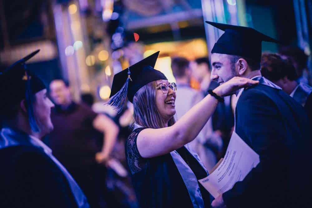 Étudiants de l'ESIEA à la remise de diplômes