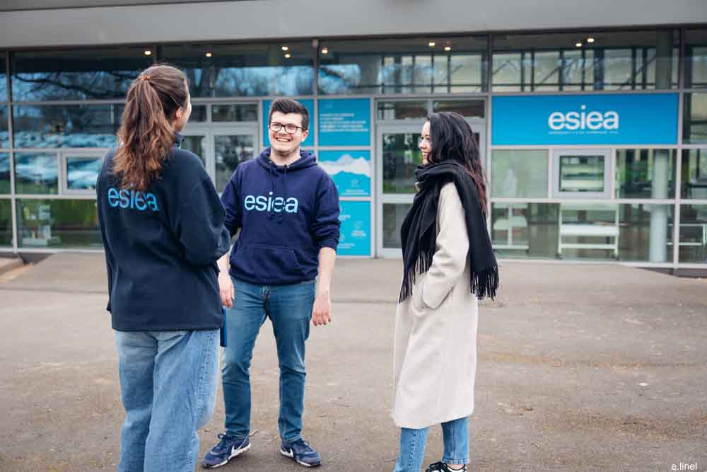 Étudiants de l'ESIEA Laval