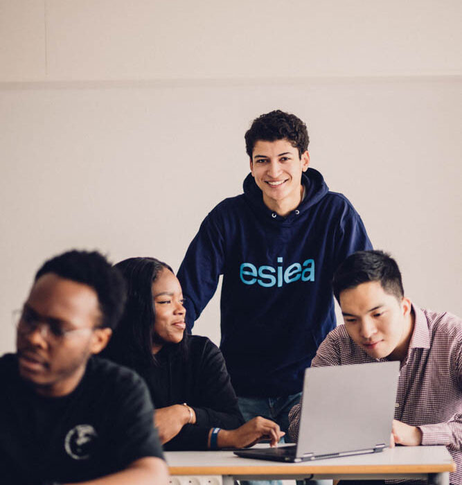 Étudiants en cybersécurité de l'ESIEA