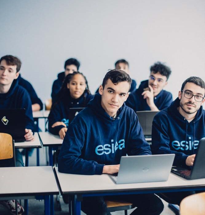 Étudiants ingénieurs de l'ESIEA Laval