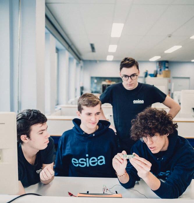 Étudiants ingénieur de l'ESIEA