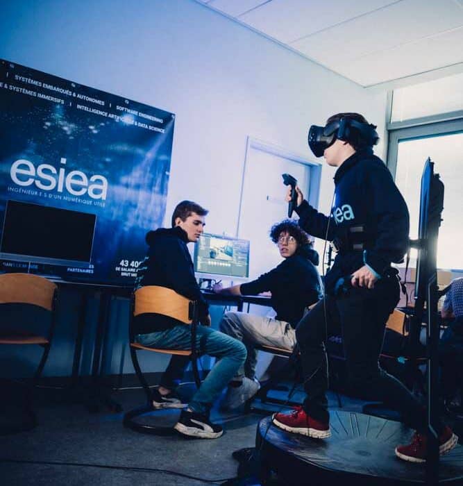 Étudiants de l'ESIEA Laval en réalité virtuelle