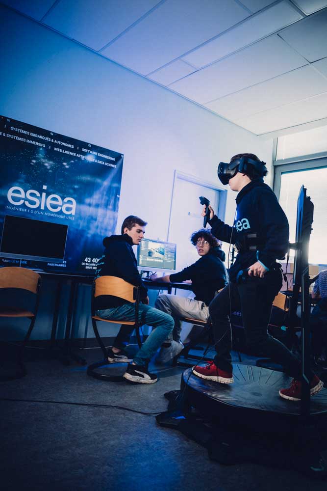 Étudiants de l'ESIEA Laval en réalité virtuelle