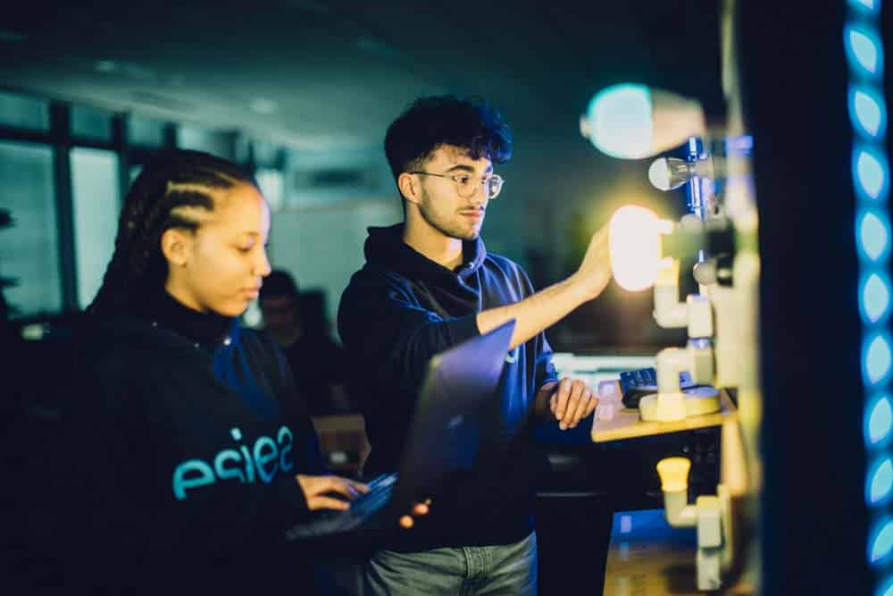 Les bourses étudiantes pour financer vos études à l’ESIEA