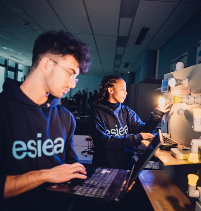 Étudiants ESIEA Laval