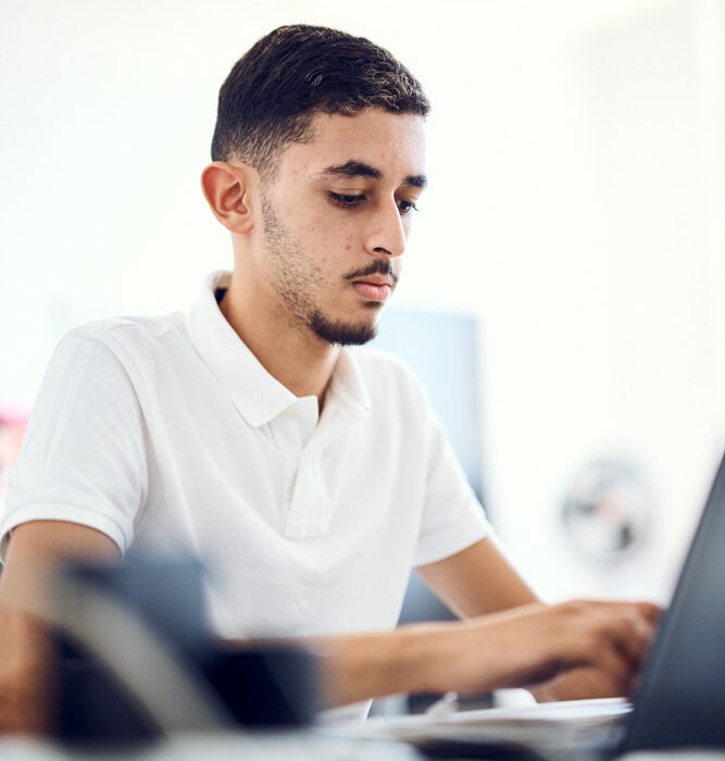 Étudiant ESIEA Agen en cybersécurité