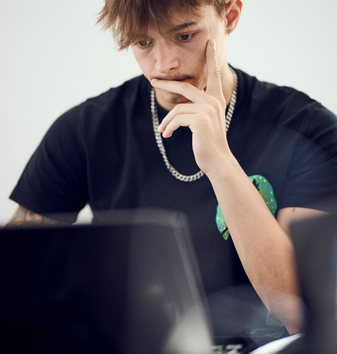 Étudiant ESIEA en cybersécurité, systèmes et infrastructures