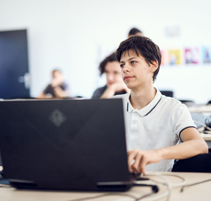 Étudiant ESIEA Agen en informatique