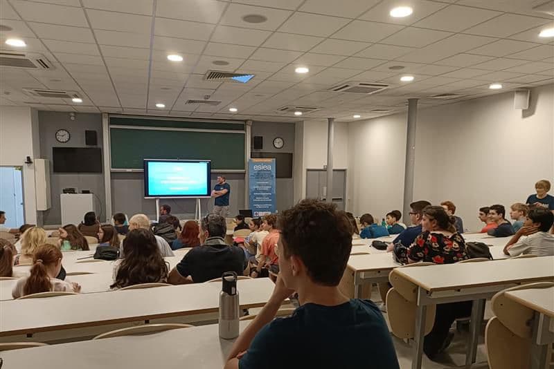 Finale nationale du concours Algoréa 2025 sur le campus de l'ESIEA Ivry-sur-Seine