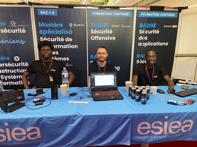 Stand de l'ESIEA lors du salon LeHACK 2025