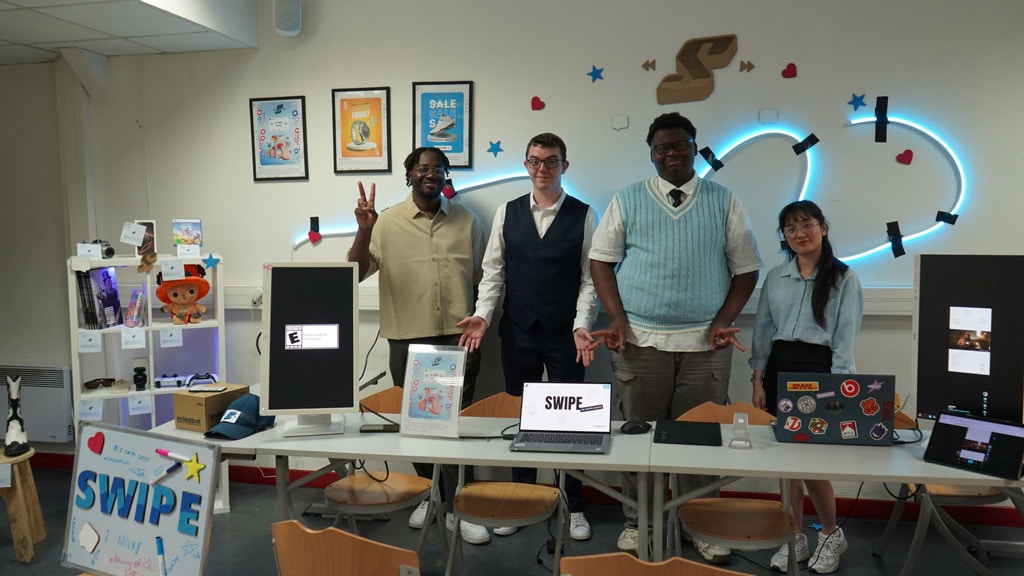 Équipe d'étudiants de l'ESIEA Ivry-sur-Seine présentant son projet lors du Techday de Juillet 2025