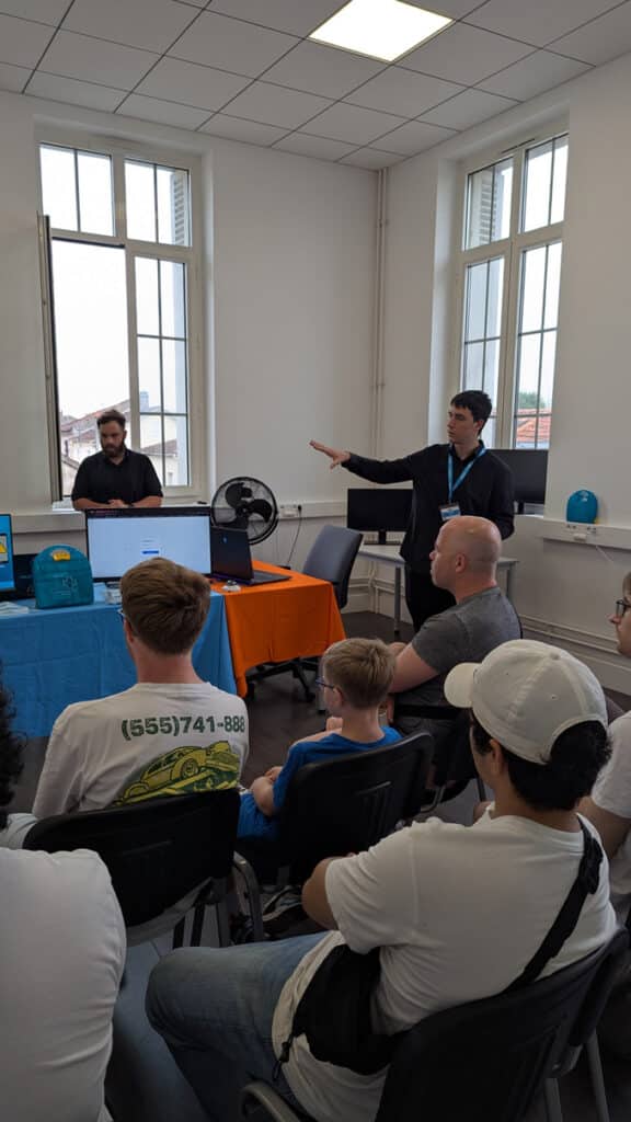 Équipe d'étudiants des programmes experts de l'ESIEA Agen présentant son projet lors du Techday de Juillet 2025