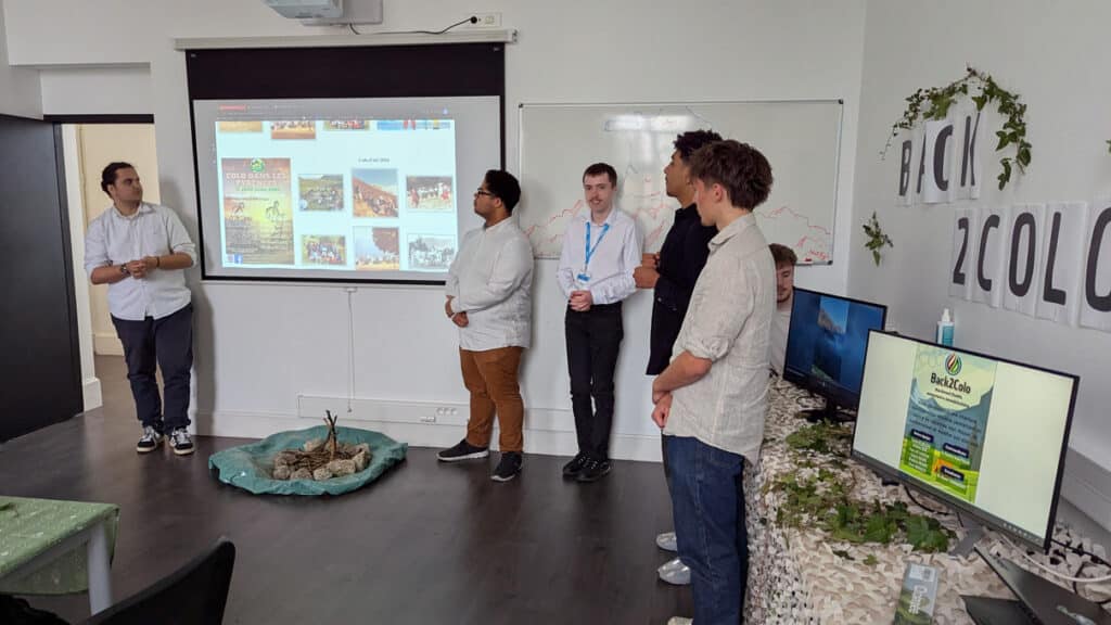 Équipe d'étudiants des programmes experts de l'ESIEA Agen présentant son projet de développement web lors du Techday de Juillet 2025