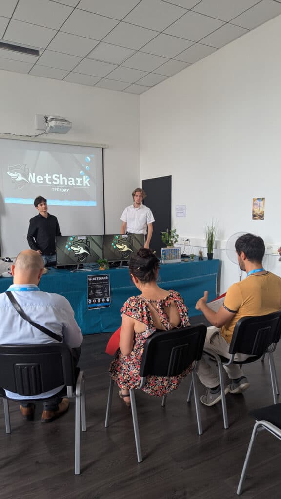 Équipe d'étudiants des programmes experts de l'ESIEA Agen présentant son projet de systèmes et réseaux lors du Techday de Juillet 2025