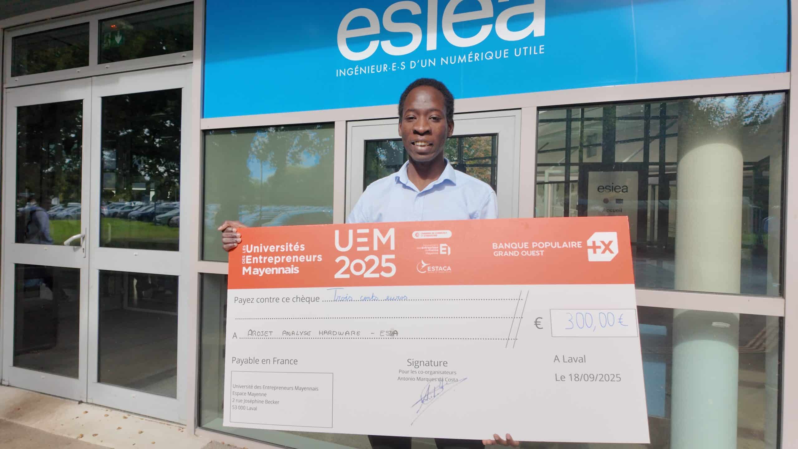 Leslie Fifanon, étudiant de l’ESIEA, lauréat du Prix Coup de Cœur aux UEM 2025