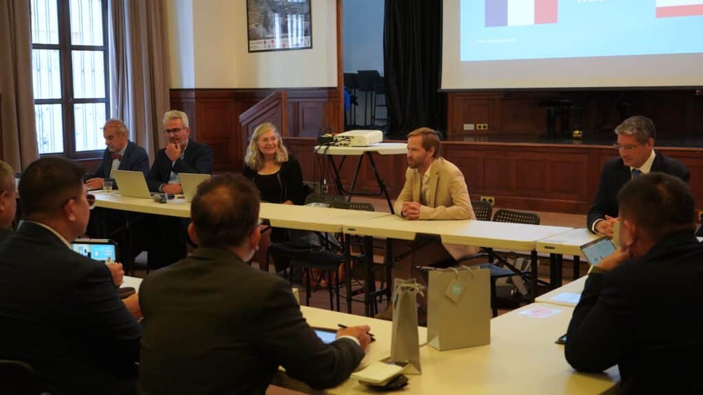 Délégation thaïlandaise accueilli par l'ESIEA en France