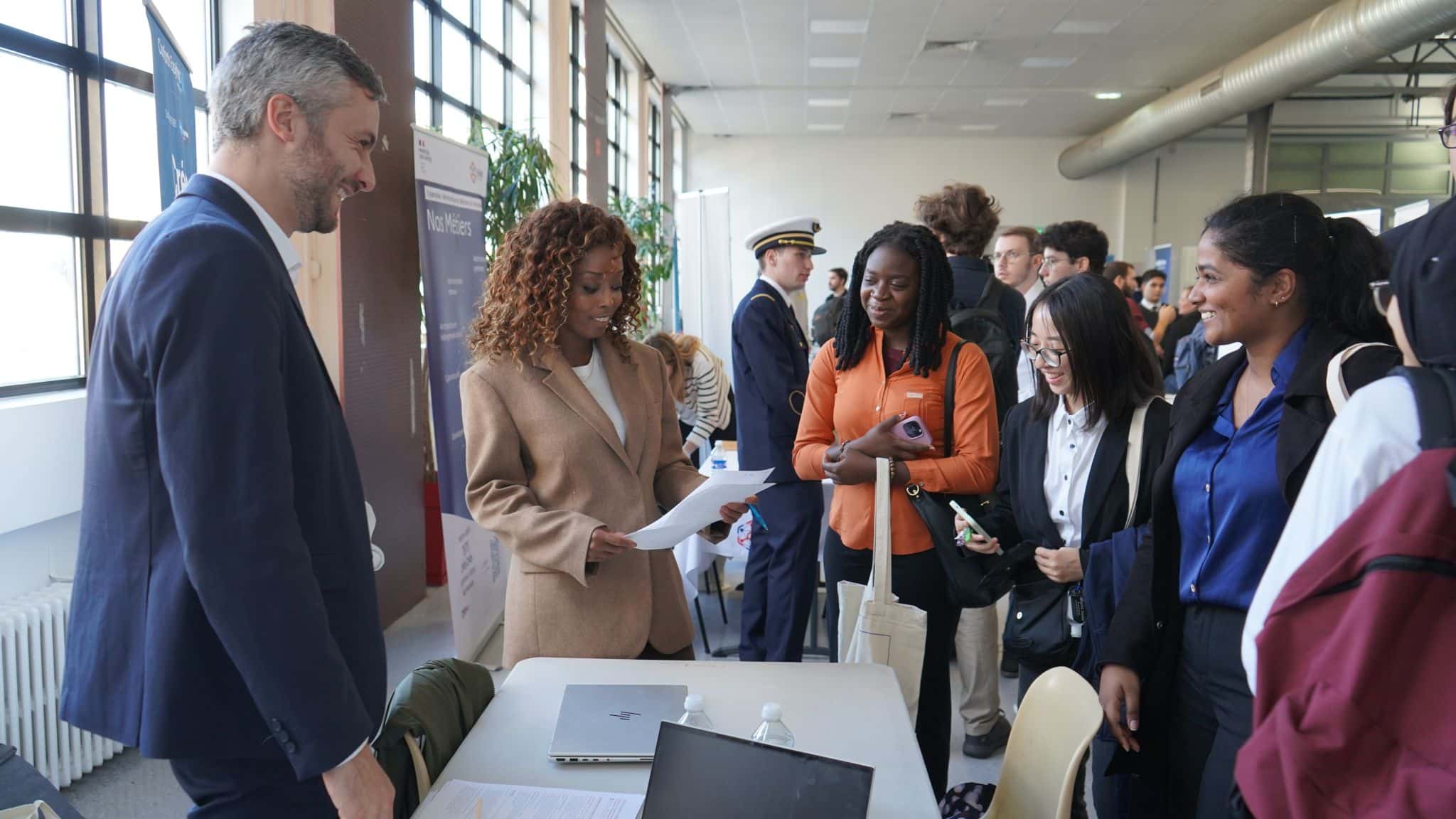 Forum Stages 2025 : l’ESIEA connecte ses étudiants aux entreprises de demain