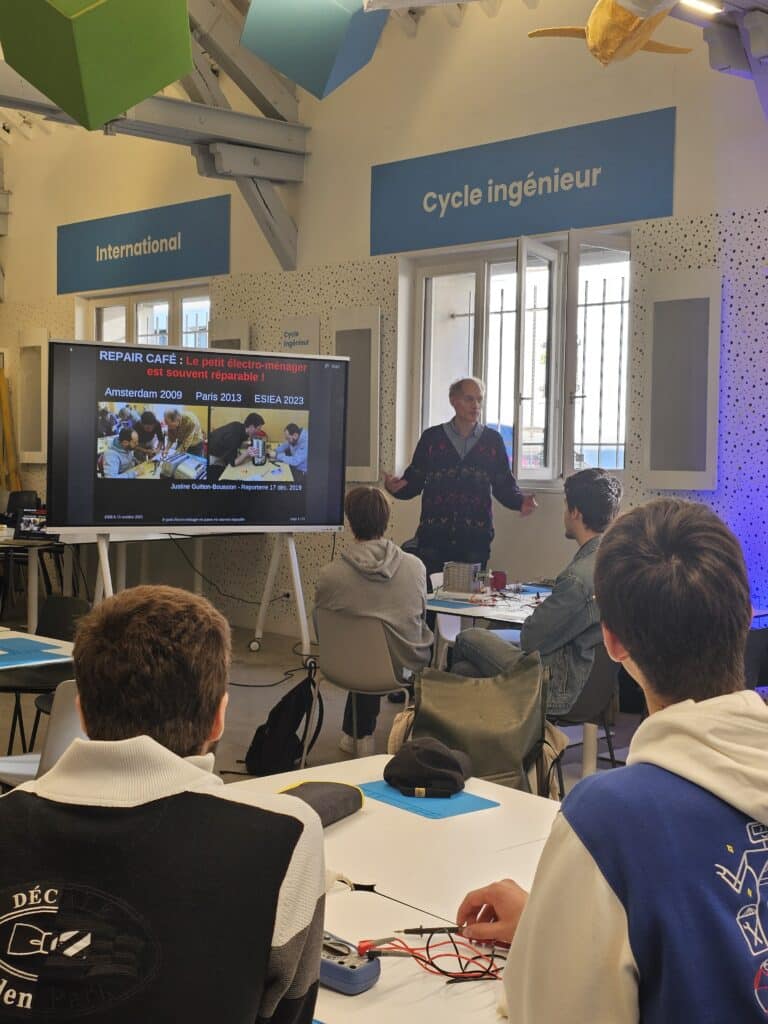 Atelier Repair Café de la DTRE et l'ESIEA
