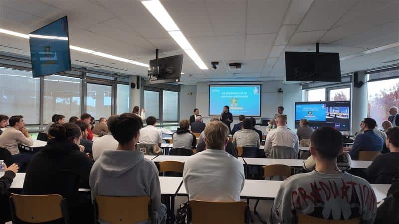 Conférence à l'ESIEA Laval : La résilience et la cohésion nationale