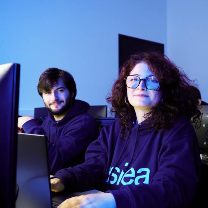 Étudiant·e·s de l'ESIEA Agen des programmes experts en informatique