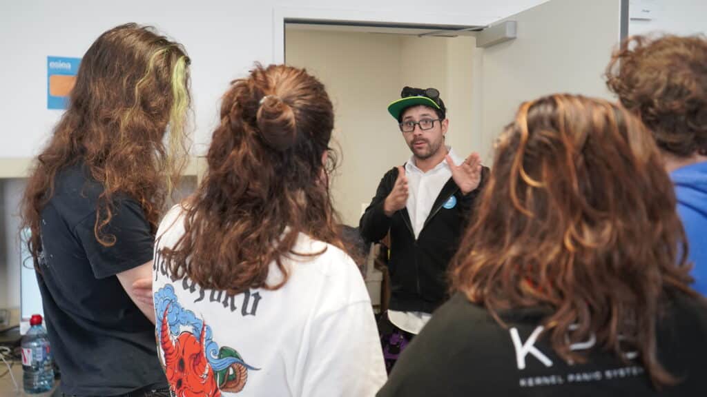 Joseph de la Fabrique auto lors de la journée portes ouvertes de l'ESIEA