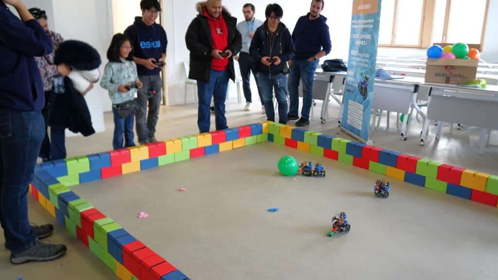 Atelier esieabot à la journée portes ouvertes d'Ivry-sur-Seine