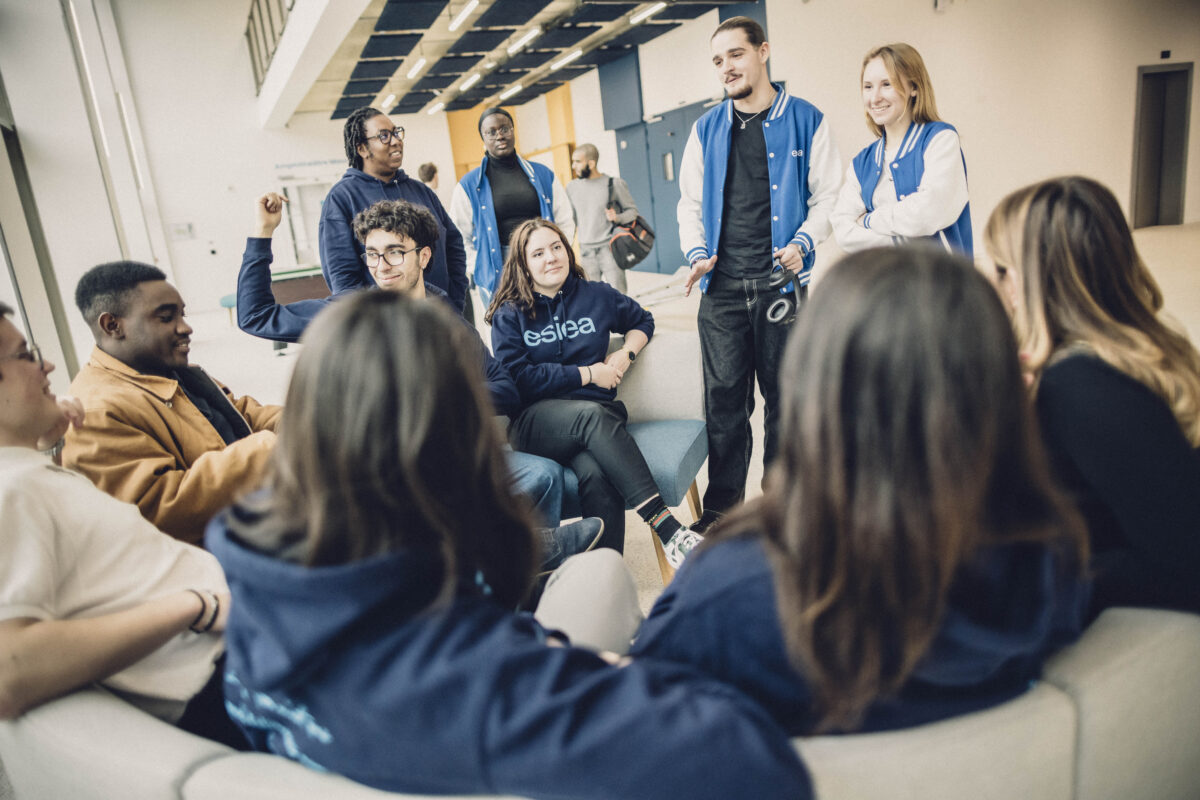 Étudiants ingénieurs de l'ESIEA Ivry-sur-Seine
