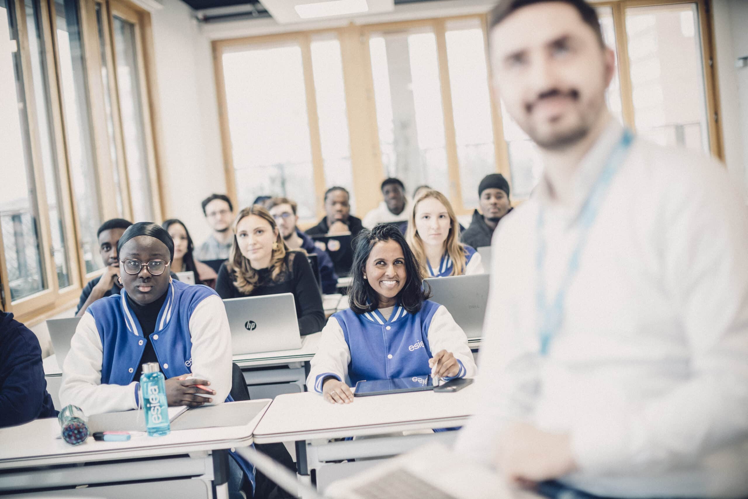 Étudiants ingénieurs de l'ESIEA Ivry-sur-Seine
