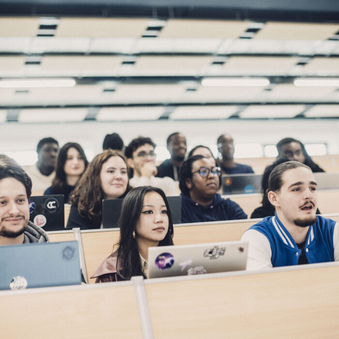 Étudiants de l'ESIEA en Parcours Data et Intelligence artificielle