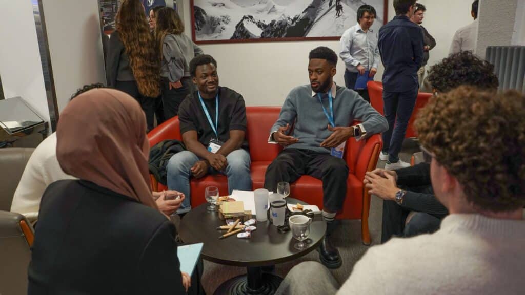 Étudiants de l'ESIEA au colloque 2026