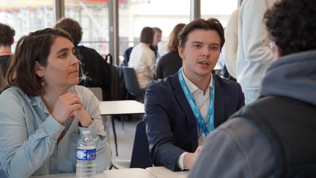 Diplômés de l'ESIEA et entreprises du numériques au forum métiers de l'ESIEA