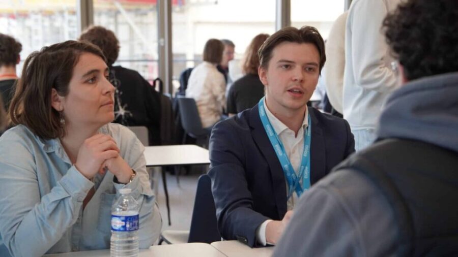 Diplômés de l'ESIEA et entreprises du numériques au forum métiers de l'ESIEA