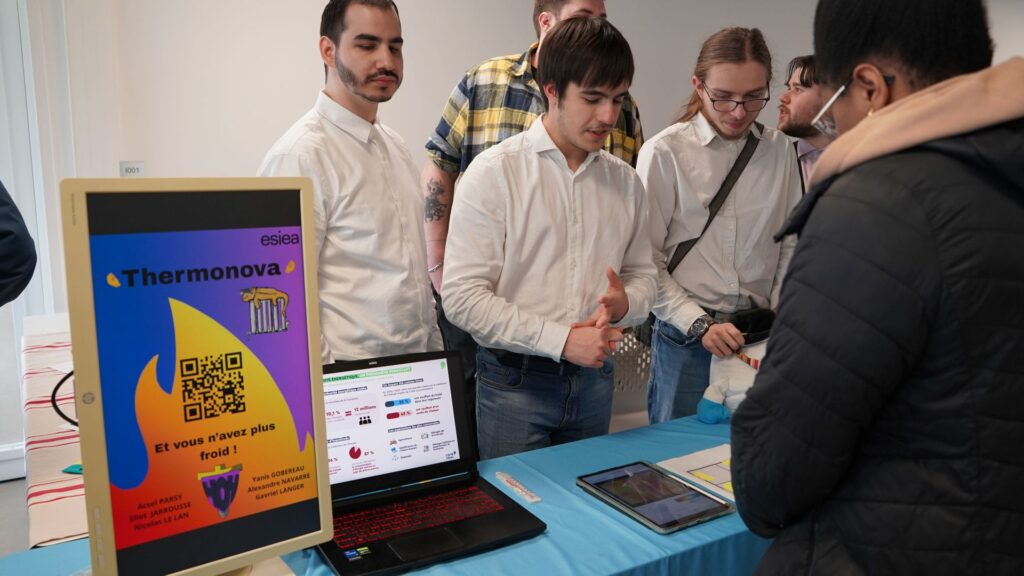 Étudiants ingénieurs de l'ESIEA lors de l'Open ESIEA 2026