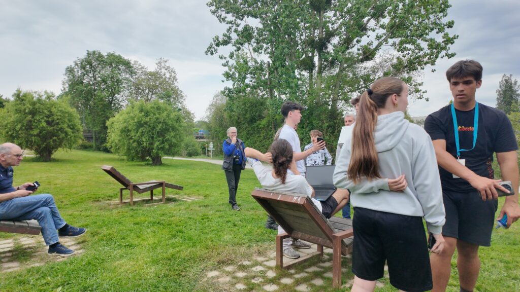 Étudiants de l’ESIEA Laval assurant le suivi numérique du Challenge citoyen mémoriel