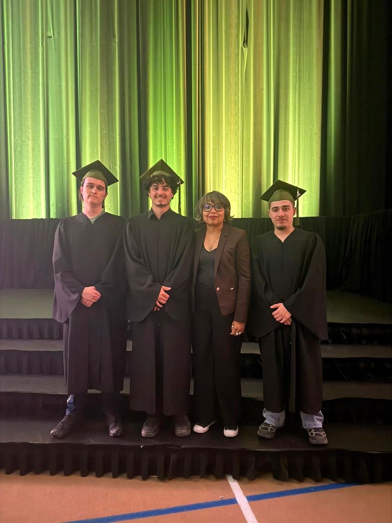 Trois étudiants de l’ESIEA diplômés de l’UQAC au Canada