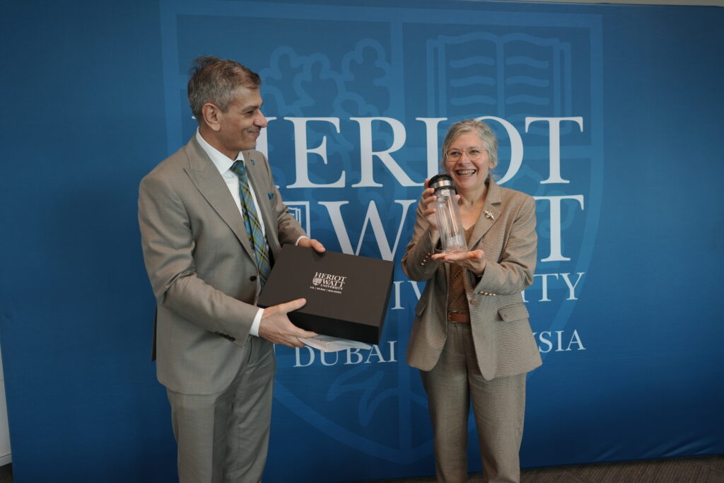 Remise de prix au service international à Heriott WATT en Malaysie