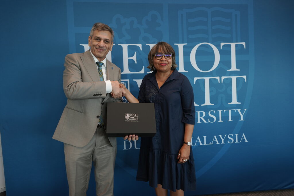 Remise de prix au service international à Heriott WATT en Malaysie