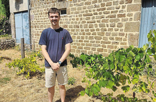 Élouan Granger est conseiller municipal à Lassay-les-Châteaux et membre des commissions Finances et Vie associative et sportive.