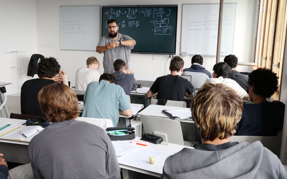 Oussama Ouriachi, professeur de math à l'ESIEA