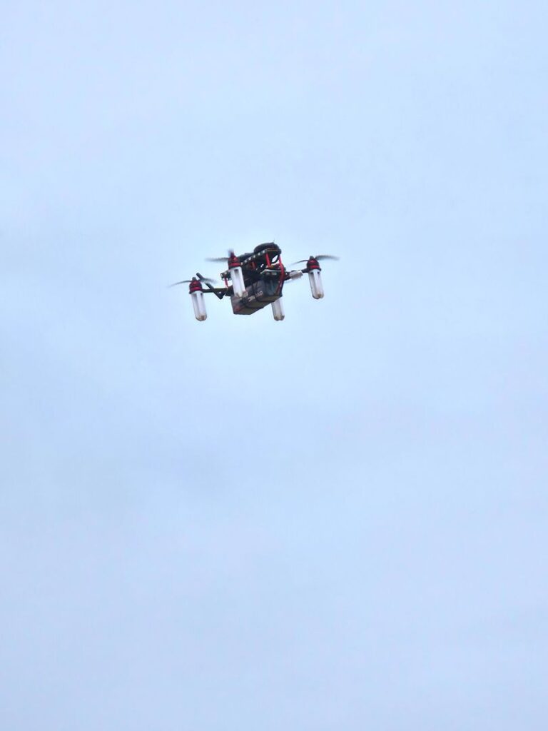 Un drone de RED EAGLE en vol pendant la finale