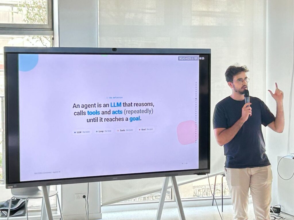 Présentation sur les agents IA lors d’un événement du GDG ESIEA