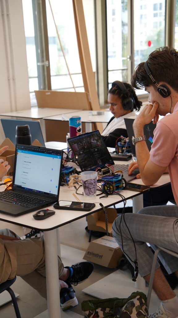 Esieabots et prototypes en cours de préparation.