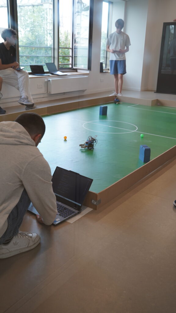 Terrain de foot pour l'ESIEABOT