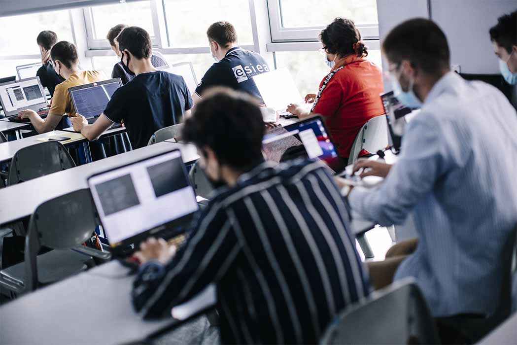 Étudiants de l'ESIEA Laval