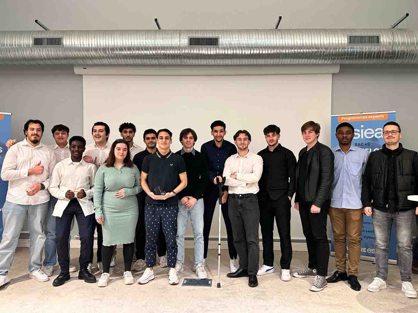 Etudiants des programmes Experts d'Ivry-sur-Seine lors de la présentation des projets informatiques.