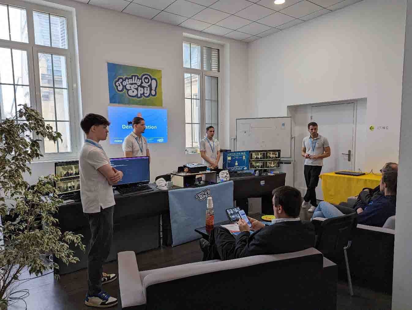Totally Spy, 3ème lors de la présentation des projets informatiques d'Agen